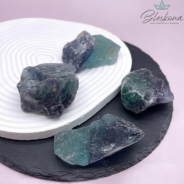 Флюорит зеленый необработанный 45-70 мм 