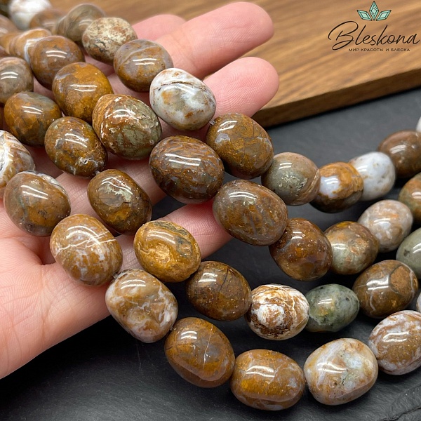 Яшма с включениями халцедона галтовка (15-16)*(10-11) мм