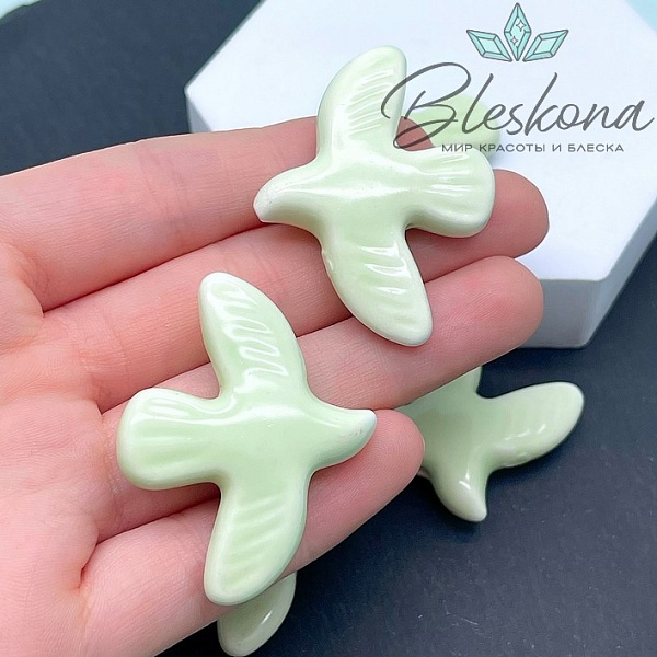 33*37 мм Керамика бусина Голубь светло-зеленый (Птица)