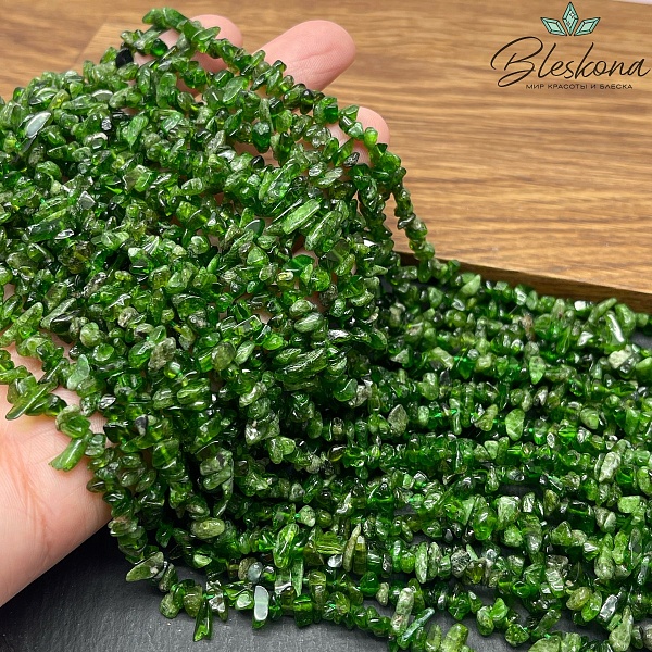 Крошка Хромдиопсид ширина бусин ~ 5-7 мм