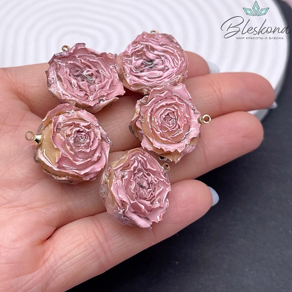 21-30 мм, Цвет золото, Подвеска роза в эпоксидной смоле №19