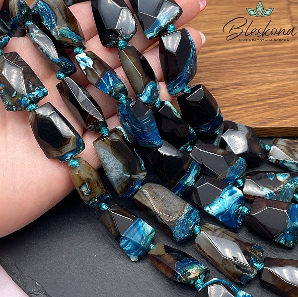 Агат голубой (тонированный) плоский фриформ огранка (24-30)*(16-20) мм