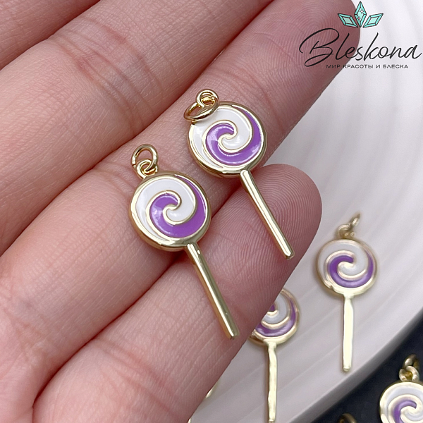 25*10 мм Цвет золото, Подвеска леденец сиренево-белая эмаль