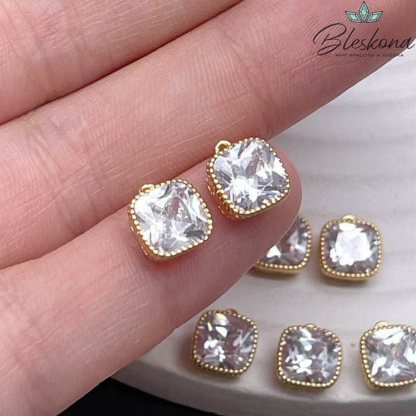 9,5*8 мм Цвет золото, Подвеска квадрат белый циркон 