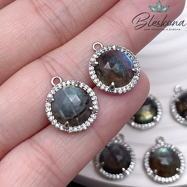13 мм, цвет серебро Подвеска круг Лабрадор огранка в обрамлении цирконы