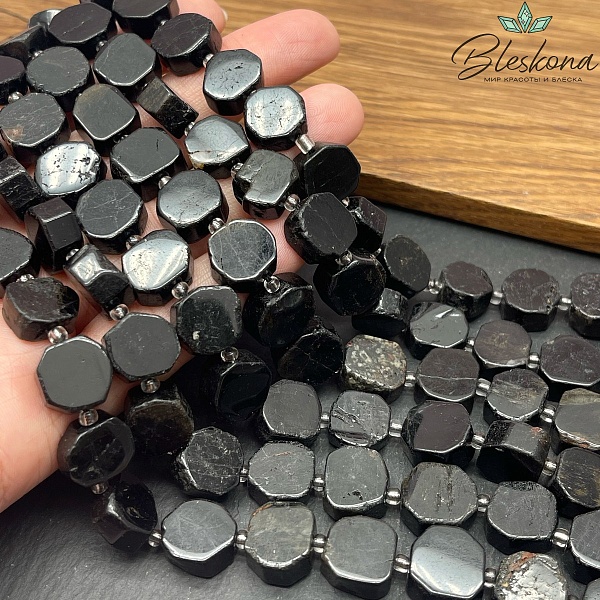 Турмалин черный (Шерл) плоский квадрат фриформ 11-12 мм