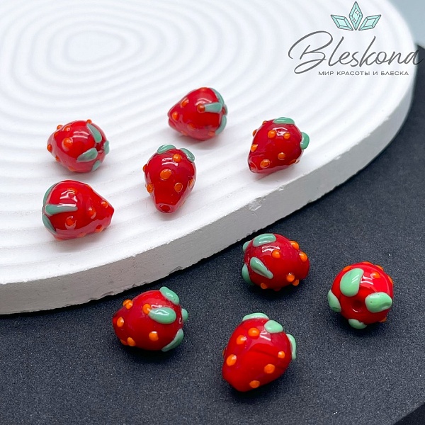 14*12 мм Бусина клубничка красная с красными точками