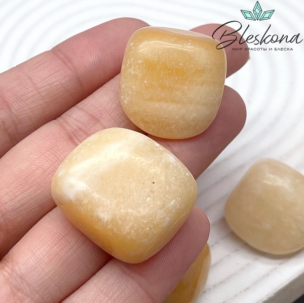 Оникс медовый галтовка 21-25 мм