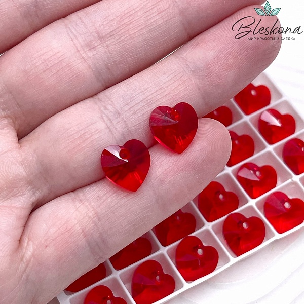 6228 Xilion Heart 10,3*10 мм Light Siam (227)