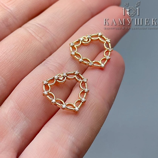 15,6*16мм Цвет золото, Подвеска сердце цирконы 