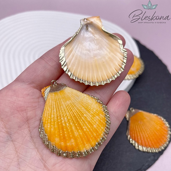 (36-40)*(35-37)мм, Цвет золото, Подвеска Тихоокеанский ситцевый гребешок оранжевый