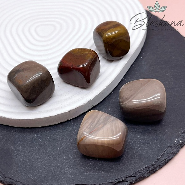 Яшма полихромная галтовка 28-35 мм