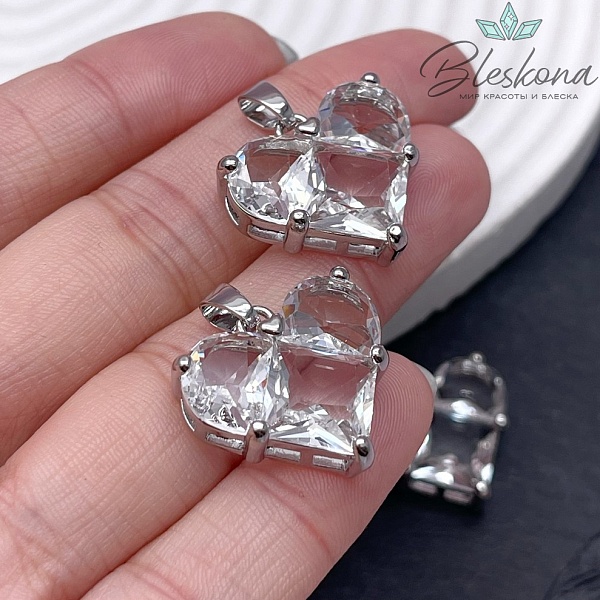 Подвеска Сердце прозрачные цирконы, цвет серебро 18*21мм