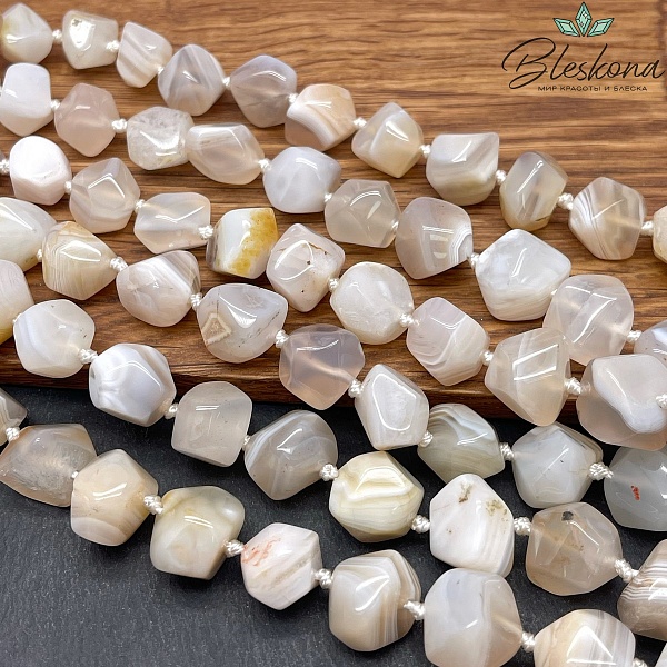 Агат светло-серый фриформ огранка бусины на увеличение 12-16 мм