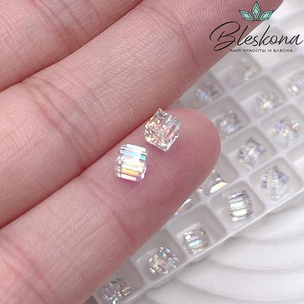 5601 Cube Bead 4 мм Crystal Aurore Boreale B (ABB)