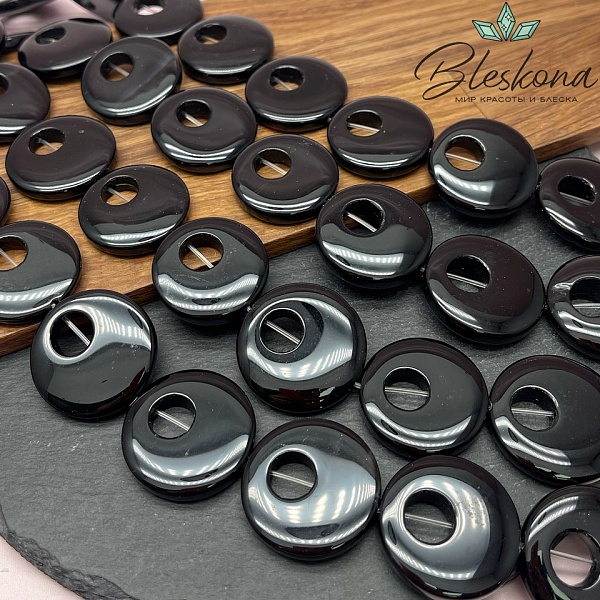 Агат черный с прожилками круг с отверстием 31 мм