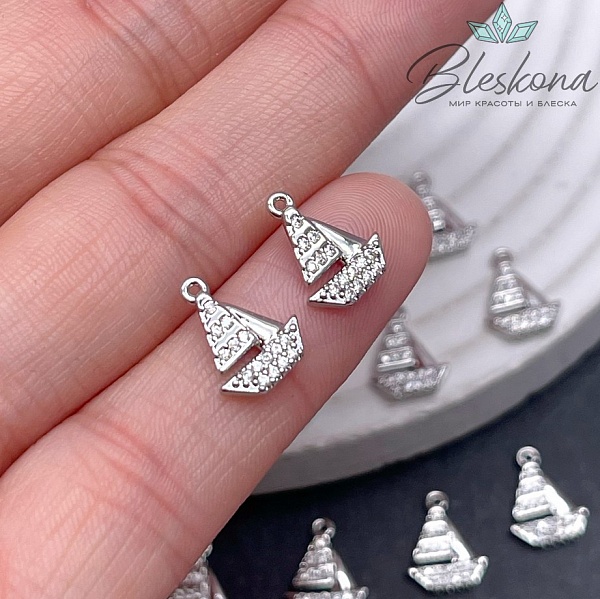 12*8,5мм Цвет серебро, Подвеска кораблик стразы