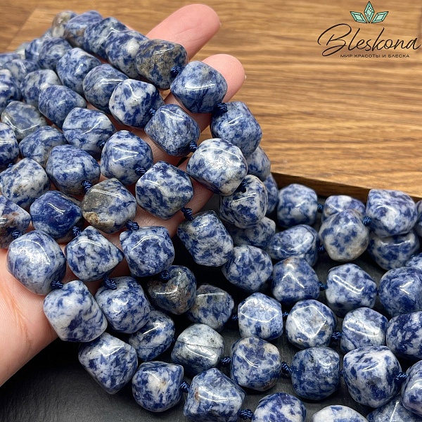 Яшма синяя пятнистая фриформ огранка бусины на увеличение 12-16 мм
