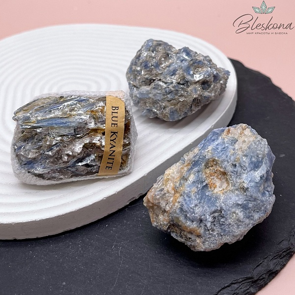 Кианит необработанный 47-90 мм