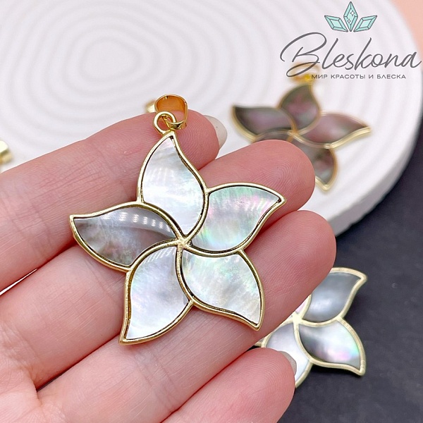 40,5*38,5 мм Цвет золото, Подвеска Цветок черный перламутр 