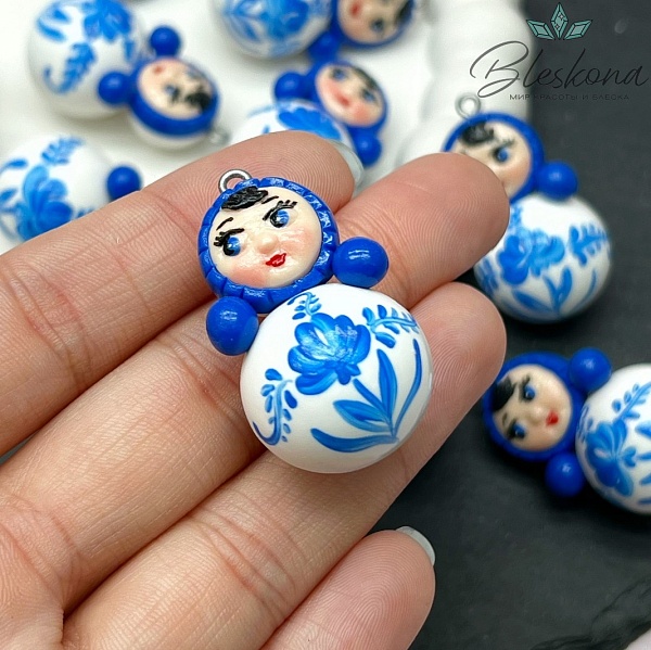 36*20,5 мм, Цвет серебро, Подвеска Неваляшка белая синяя роспись