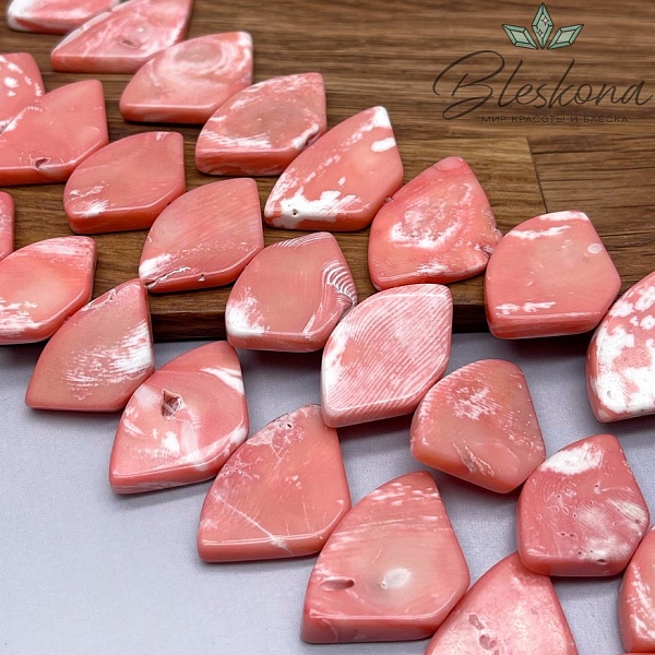 Коралл розовый лодочка (Коралловые водоросли) 19,5*33 мм