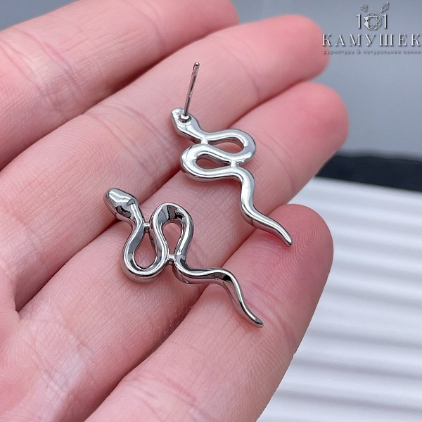 Пусеты змея гладкая, цвет серебро  27,4*12,2 мм