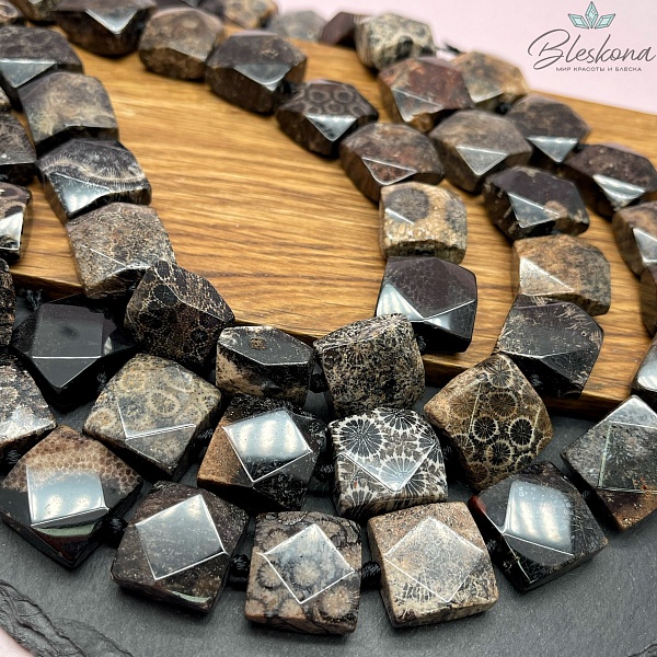 Окаменелый коралл Петоски квадрат огранка 20 мм