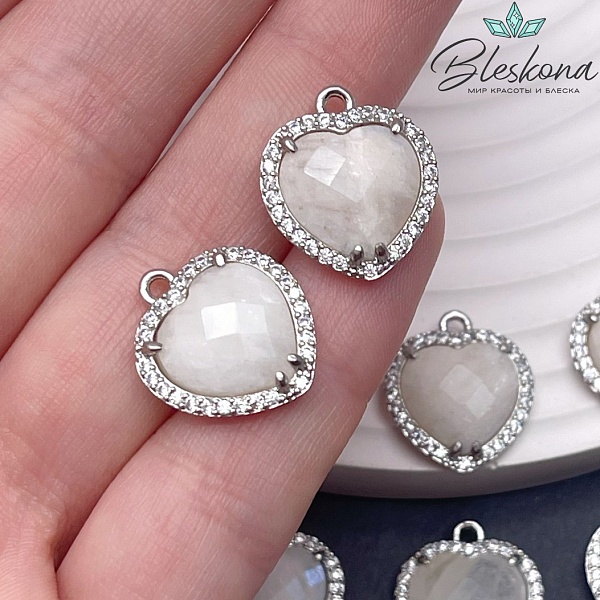 16*18мм ,цвет серебро, Подвеска Сердце в обрамлении Лунный камень огранка цирконы