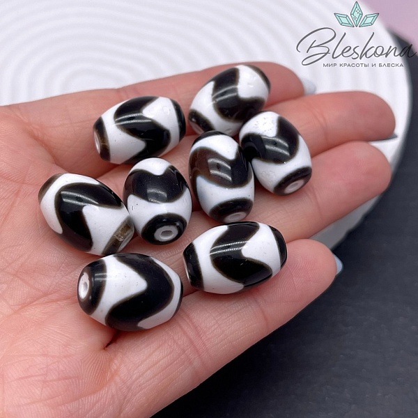 Бусина Дзи Тигриный клык черно-белый бочонок 18*13 мм