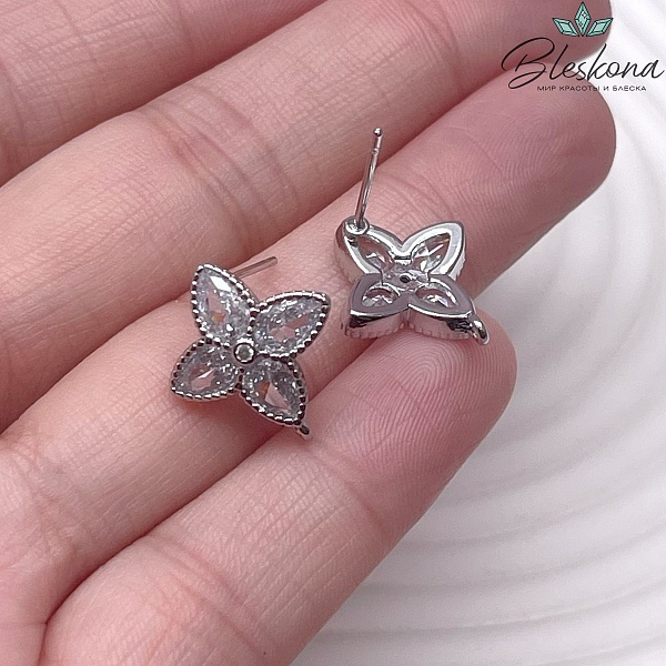 17*15 мм Цвет серебро, Пусеты цветочек цирконы 