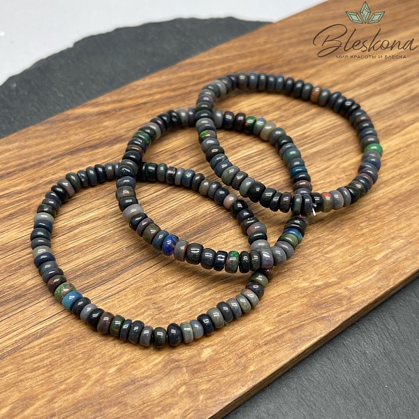 Опал черный с радужным переливом 5,5 мм 17 см