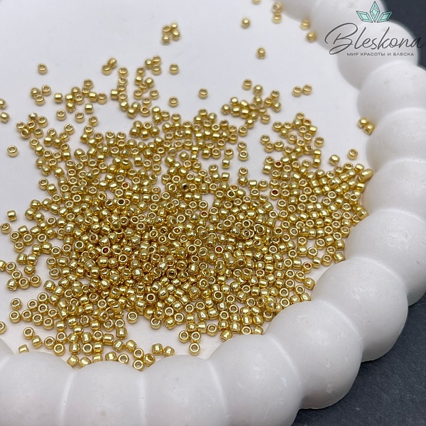 Бисер TOHO round 11/0 цвет №PF557 (оттенок золотого)