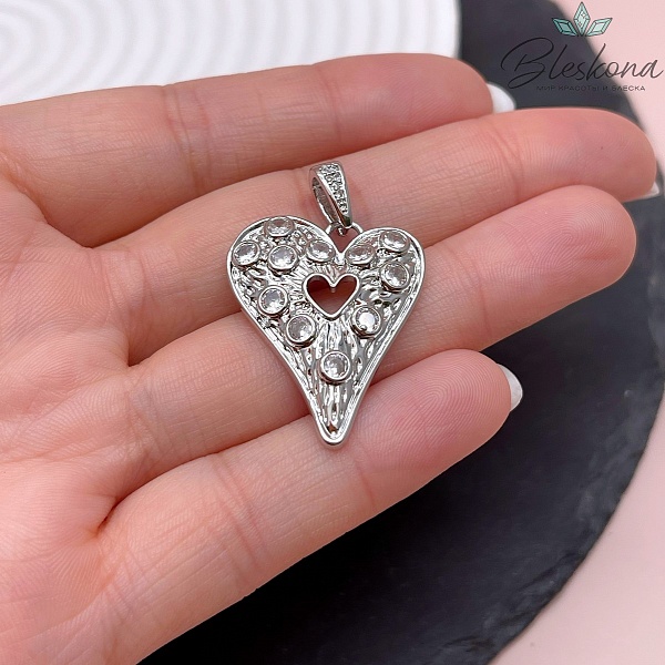 29*23,5 мм Цвет серебро, Подвеска Сердце цирконы с бейлом
