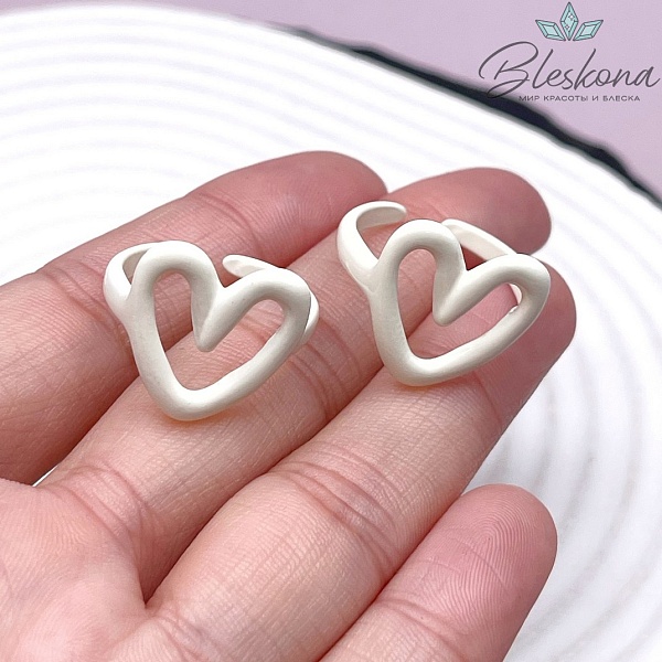 21,7мм, Кольцо безразмерное сердце эмаль белая