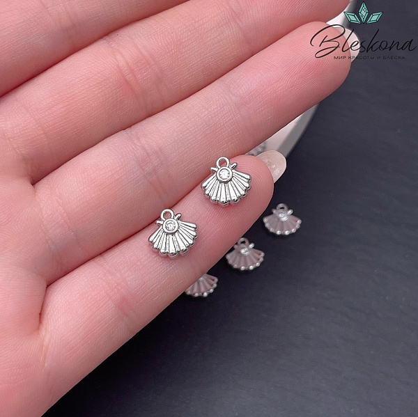 9*9 мм Цвет серебро, Подвеска ракушка с цирконом