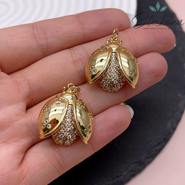 24*23 мм, Цвет золото, Подвеска Божья коровка  цирконы 