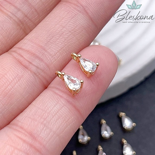 7,7*3,7 мм Цвет золото, Подвеска капля белый циркон