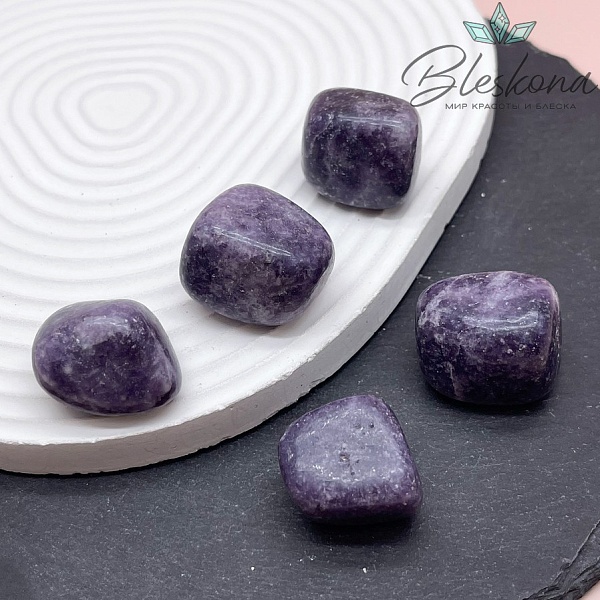 Лепидолит галтовка 24-28 мм