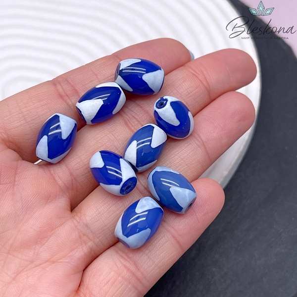 Бусина Дзи Тигриный клык сине-белый бочонок 10*14 мм