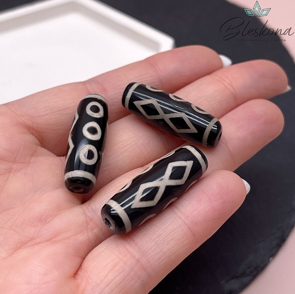 Бусина Дзи 6 глаз черно-белый бочонок №1 30*11 мм