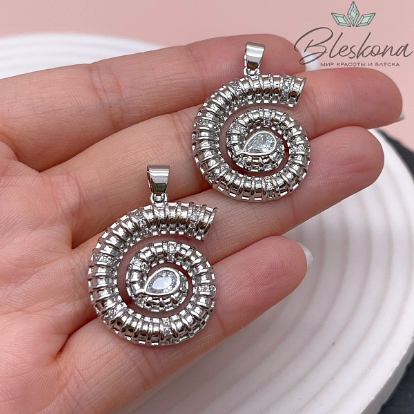 28,5*24 мм Цвет серебро, Подвеска ракушка улитка  с цирконом 