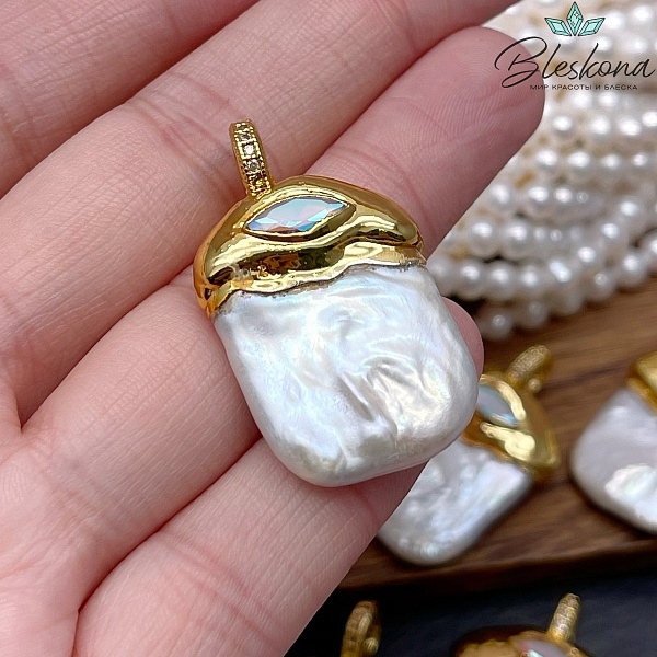 35*22 мм Цвет золото, Подвеска Жемчуг с цирконами