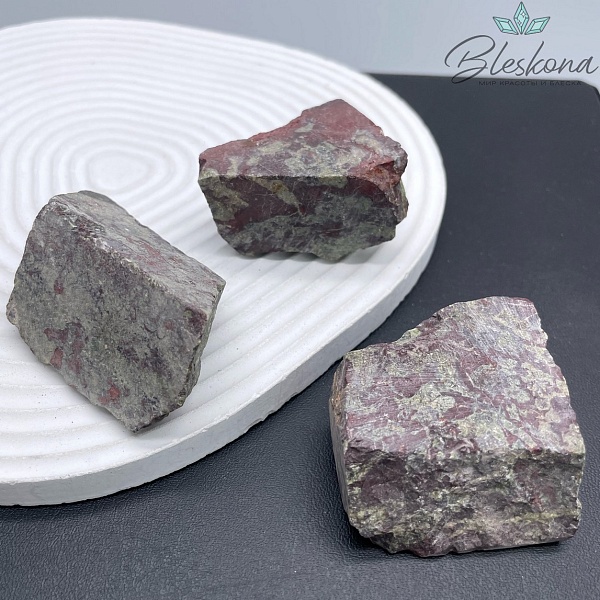 Яшма Кровь дракона необработанный 35-45мм