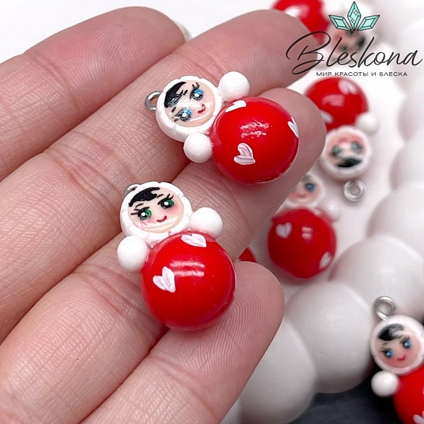 24,5*12,5 мм, Цвет серебро, Подвеска Неваляшка мини красная белые сердечки 
