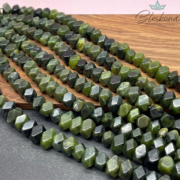 Нефрит Канадский фриформ огранка (9-10)*(9-11) мм