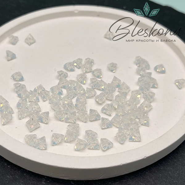 Чешское стекло №51 6мм треугольник