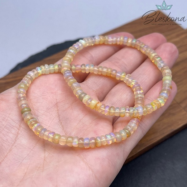 Опал Эфиопский с радужным переливом №2 5,5 мм сет 17 см