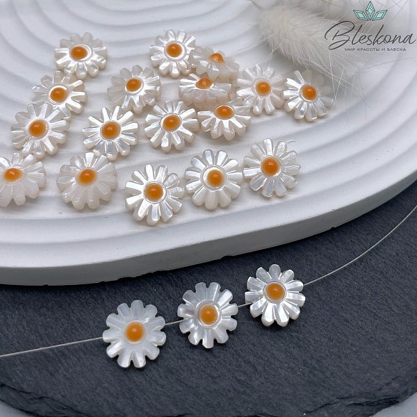 12мм Бусина из перламутра Ромашка