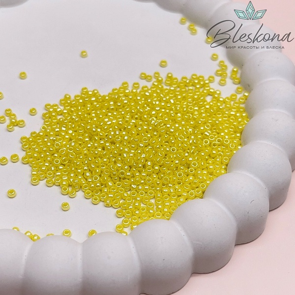 Бисер TOHO round 11/0 цвет №128 (оттенок желтого)